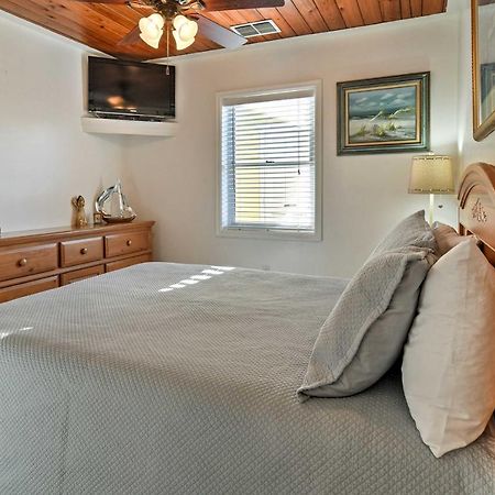 Indian Shores Cottage With Cabana - Steps To Beach! Clearwater Beach Esterno foto